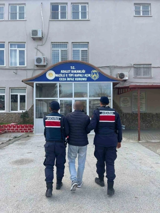 Buharkent’te 11 ayrı dolandırıcılık suçundan aranan şahıs yakalandı
