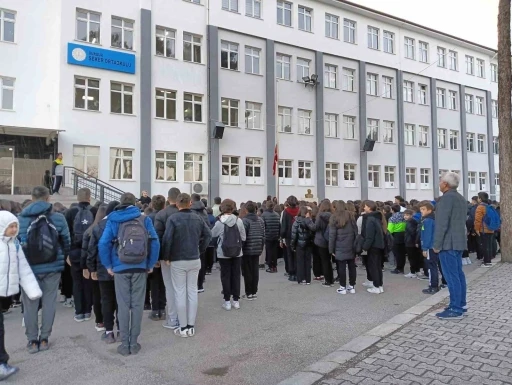 Burdur’da 41 bin öğrenci için ders zili çaldı
