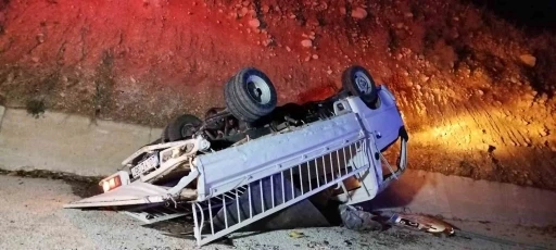 Burdur’da otomobilin arkadan çarptığı kamyonet devrildi: 1 yaralı
