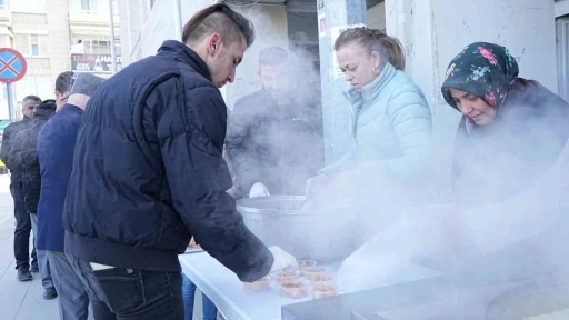 Burdur’da şehit ve gaziler için lokma dağıtıldı
