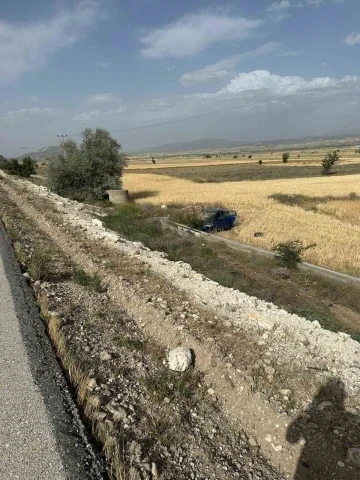 Burdur-Fethiye karayolunda kontrolden çıkan otomobil şarampole devrildi: 4 yaralı
