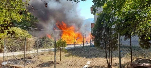 Bursa’da baraka yangını korkuttu
