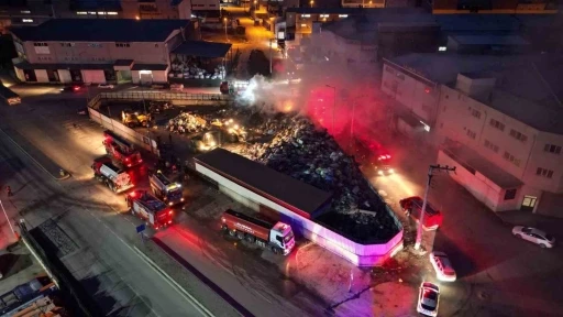 Bursa’da çöp toplama merkezinde çıkan yangın kontrol altına alındı
