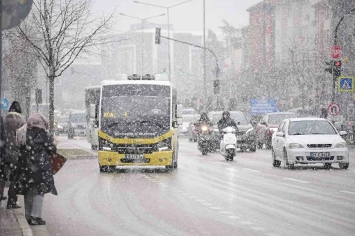 Bursa’da eğitime kar tatili
