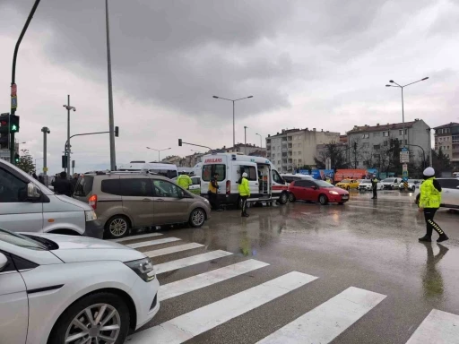 Bursa’da minibüs özel halk otobüsüne çarptı
