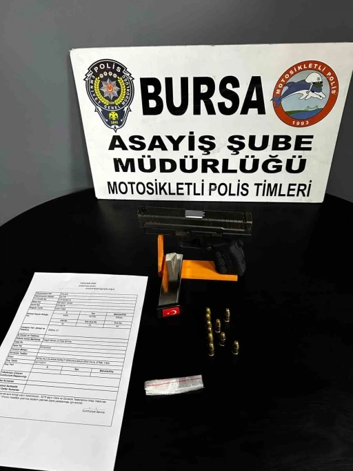 Bursa’da şüpheli araçtan tabanca ve uyuşturucu çıktı
