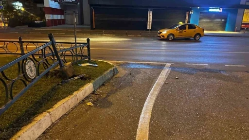 Bursa’da ticari taksi ile motosiklet çarpıştı: 1’i ağır 2 yaralı
