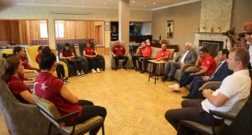 Büyük Kadınlar Güreş Milli Takımı’na moral ziyareti
