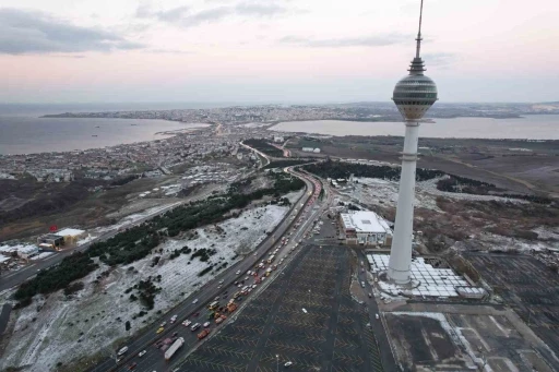 Büyükçekmece’de kartpostallık kar manzarası
