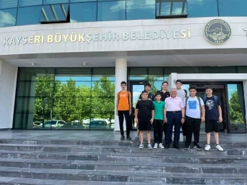 Büyükkılıç, yaz okullarına katılan öğrencilerle bir araya geldi
