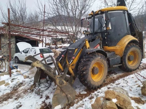 Büyükşehir Belediyesi’nden Alanya’da kar temizleme çalışması
