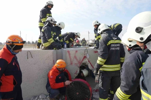 Büyükşehir Belediyesi tarafından kurulan arama kurtarma ekibine eğitim
