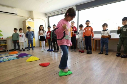 Büyükşehir’in Manavgat kreşinde çocuklar eğlenirken öğreniyor
