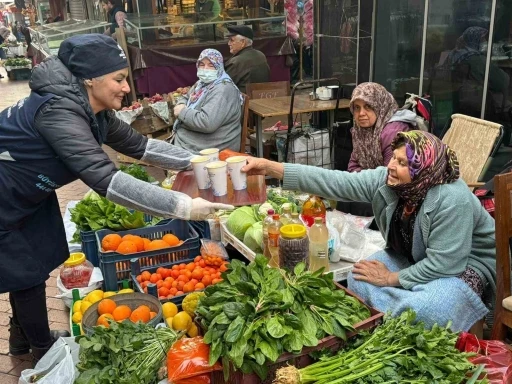 Büyükşehir’in sıcak çorba ikramı binlerce vatandaşa ulaşıyor
