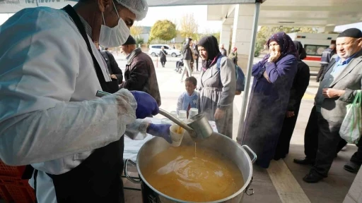 Büyükşehir’in sıcak çorba ikramı gönülleri ısıtıyor
