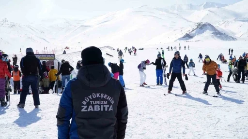 Büyükşehir zabıtası huzur ve esenlik için 7/24 görevde
