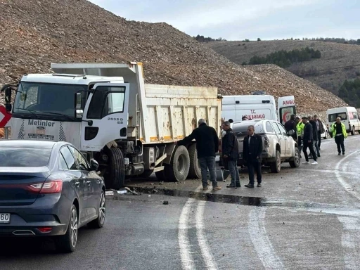 Buzlanma kazaya neden oldu: 4 yaralı
