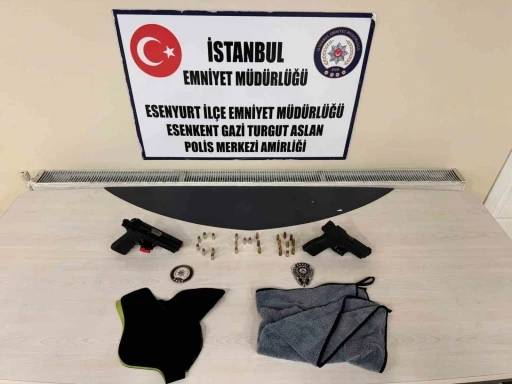 Çalıntı motosikletle silahlı saldırıya hazırlanan 2 şahıs yakalandı
