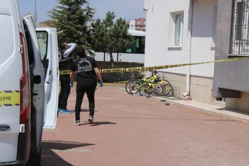 Cam silerken 4’üncü kattan düşerek ağır yaralanan kadın hayatını kaybetti
