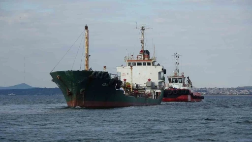 Çanakkale Boğazı’nda karaya oturan tanker kurtarıldı
