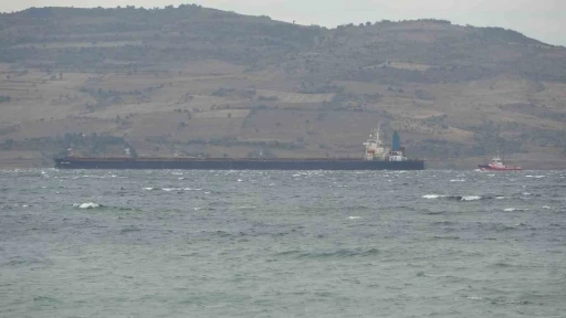 Çanakkale Boğazı’nda kuru yük gemisi arıza yaptı, boğaz çift yönlü trafiğe kapatıldı
