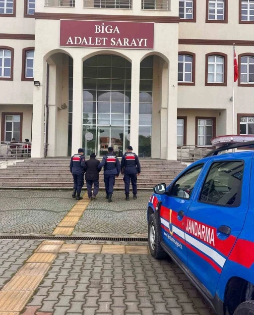 Çanakkale’de 7 yıl 11 ay hapis cezasıyla aranan şahıs yakalandı
