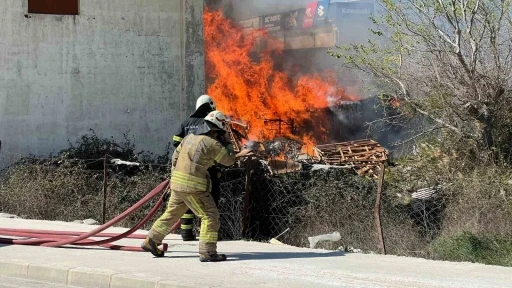 Çanakkale’de sanayi sitesinde korkutan yangın
