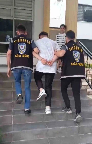 Çatıdan havaya defalarca ateş açmıştı: Çatıdan çatıya kaçarken yakalandı
