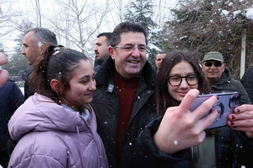 Çekmeköy’de kar topu şenliğinde doyasıya eğlence
