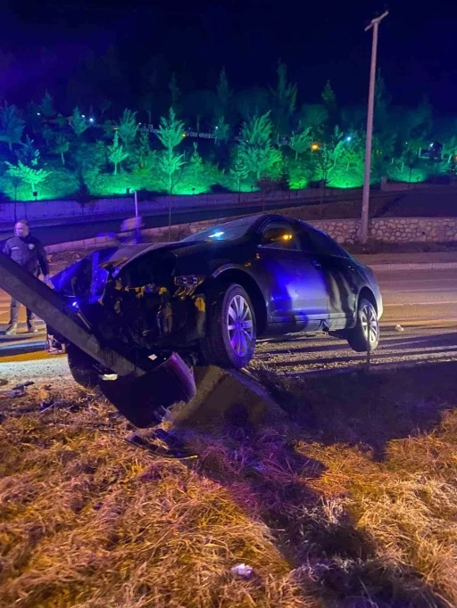 Cenazeye giden vatandaşların bulunduğu cip kaza yaptı: 5 yaralı
