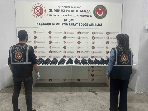 Çeşme Limanı’nda tırın içinden 138 tabanca çıktı
