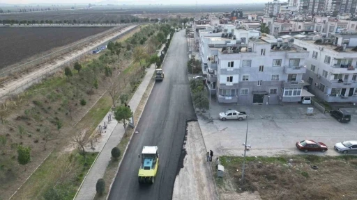 Ceyhan’da yaz-kış asfalt çalışmaları sürüyor
