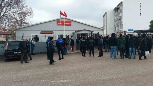 CHP Genel Başkanı Özel, deprem şehitliğini ziyaret etti
