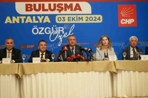 CHP Genel Başkanı Özel: &quot;Parka havuza yola sigara atılınca da füze atılmış gibi zarar veriyor&quot;
