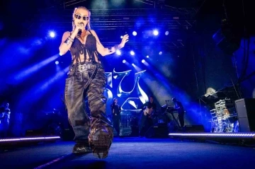 Çim Konserleri’nde Hande Yener sahne aldı
