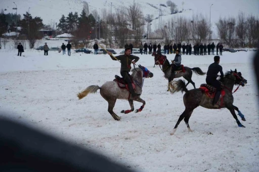 Ciritçi baba ciritçi oğlunu eksi 15 derece havada askere ciritle uğurladı
