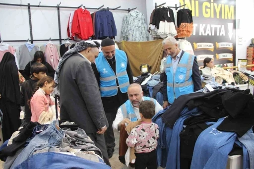 Cizre’de yetim çocuklara bayramlık elbise hediye edildi
