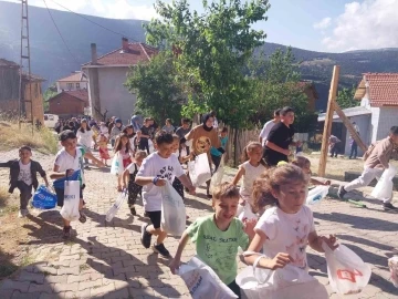 Çocuklar, bayram coşkusunu adak geleneğiyle erken yaşadı
