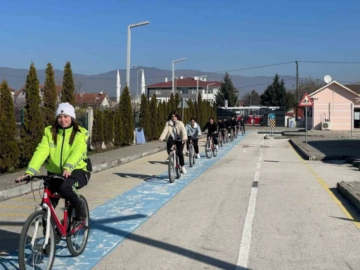 Çocuklar trafik kurallarını eğlenerek öğreniyor
