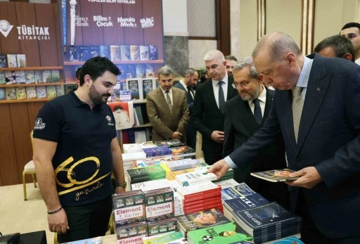 Cumhurbaşkanı Erdoğan, kitap fuarını ziyaret etti
