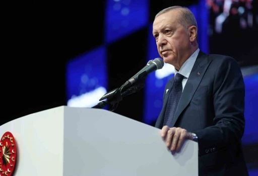 Cumhurbaşkanı Erdoğan: &quot;Ana muhalefet liderleri bedava ev sözü verip buhar olup uçtular&quot;
