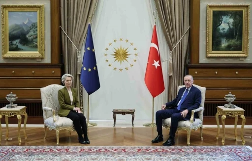 Cumhurbaşkanı Recep Tayyip Erdoğan, Cumhurbaşkanlığı Külliyesi’nde AB Komisyonu Başkanı Ursula Von Der Leyen’i kabul etti.
