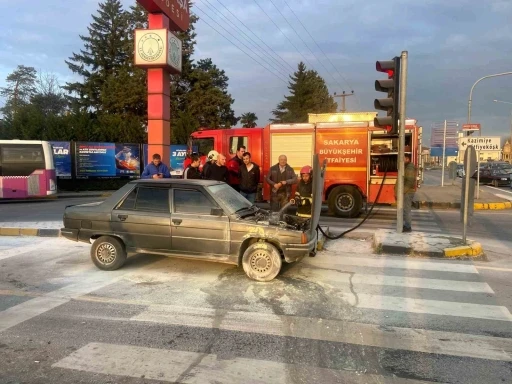 D-100’de panik anları: Otomobil bir anda alev aldı
