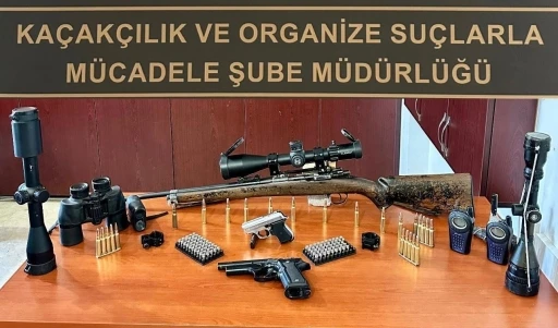 Dağ keçilerini avlayıp sucuk yapmış