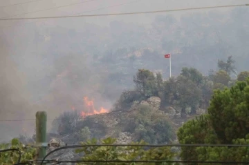 Türk Bayrağı Yanmaktan Kurtarıldı