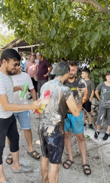 Damadı evleneceğine pişman ettiler, ketçap, sirke ve gres yağına buladılar
