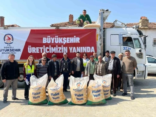 Denizli Büyükşehir 298 işletmeye bin 25 çuval yem dağıttı
