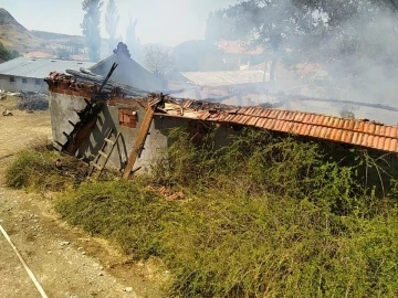 Depoda çıkan yangın maddi hasara yol açtı
