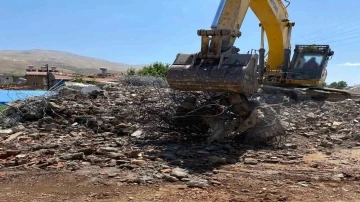 Deprem bölgesi Malatya’da yıkım yolsuzluğu: 5 tutuklama
