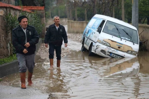 Bodrum'da Mahsur Kalan Araçlar kurtarıldı